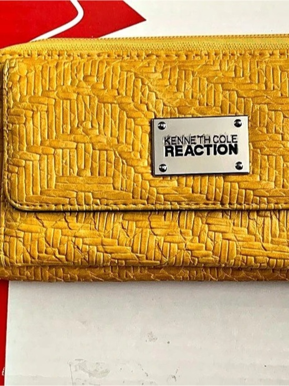 Kenneth Cole Reaction Urban Organizer Wallet Yellow
